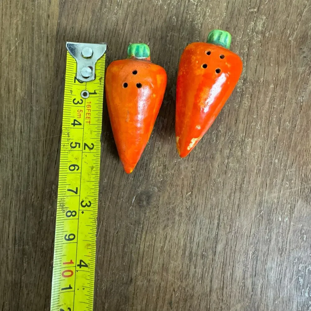 Vintage Small Carrot‎ Salt and pepper Shakers Cottagecore Vegetable Garden